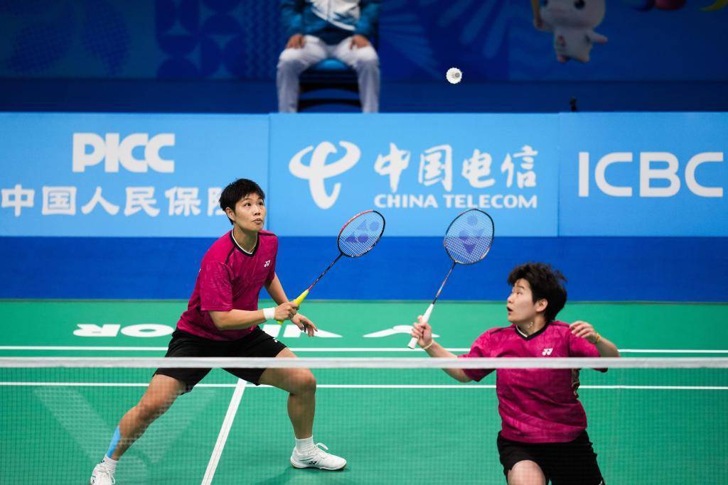十五运羽毛球：“雅思”夺金 翁泓阳、王祉怡单打折桂